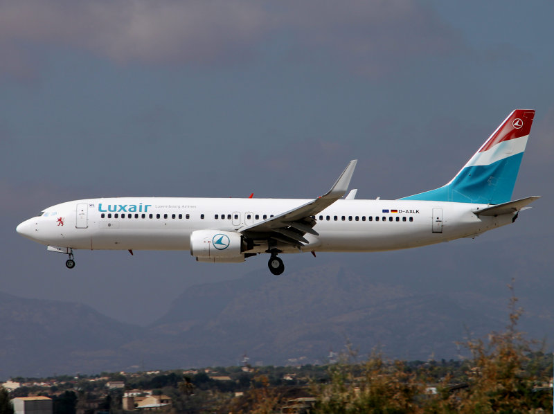 B737-800 D-AXLK  