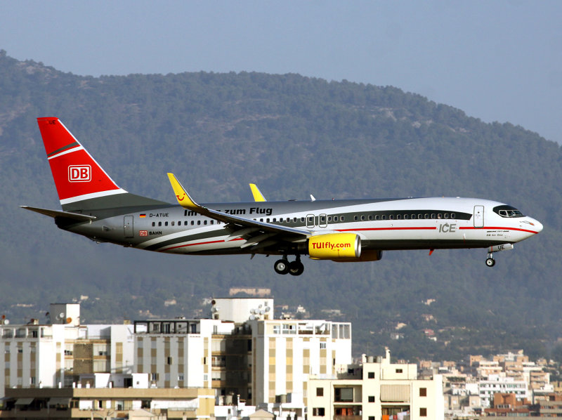 B737-800 D-ATUE