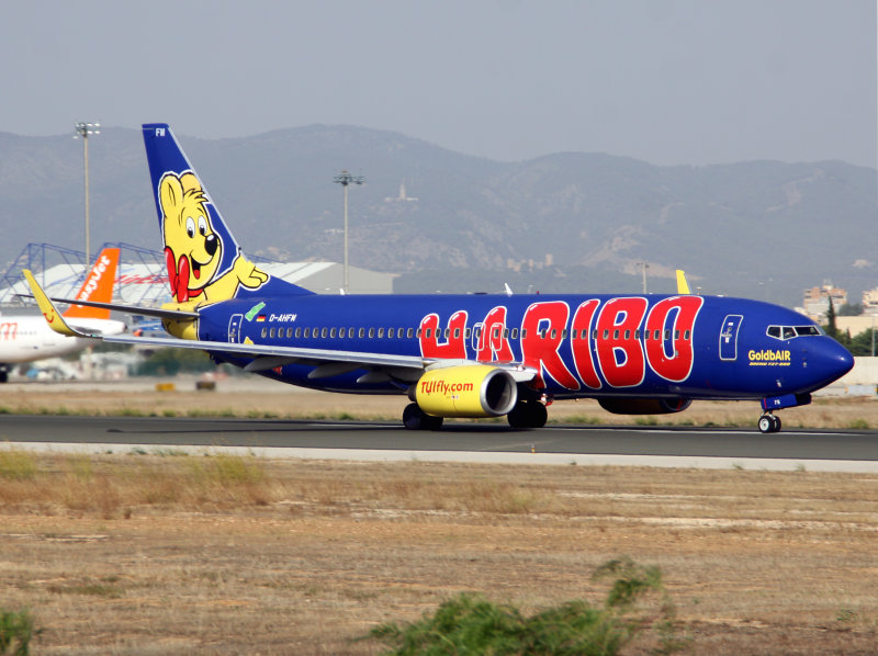 Different view of this -800 at PMI on 06R