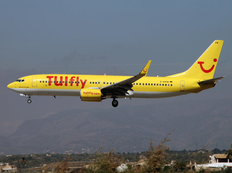 B737-800 D-AHFW
