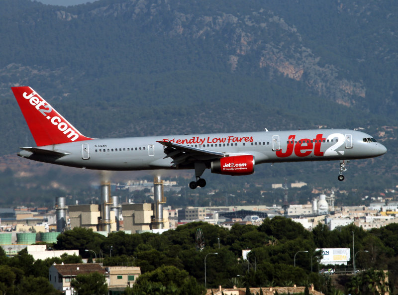 B757-200  G-LSAH 