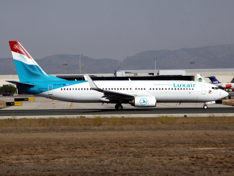 B737-800  LX-LGT  