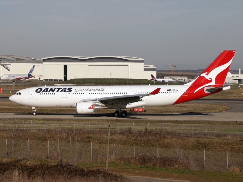 A330-200 (VH-EBI)