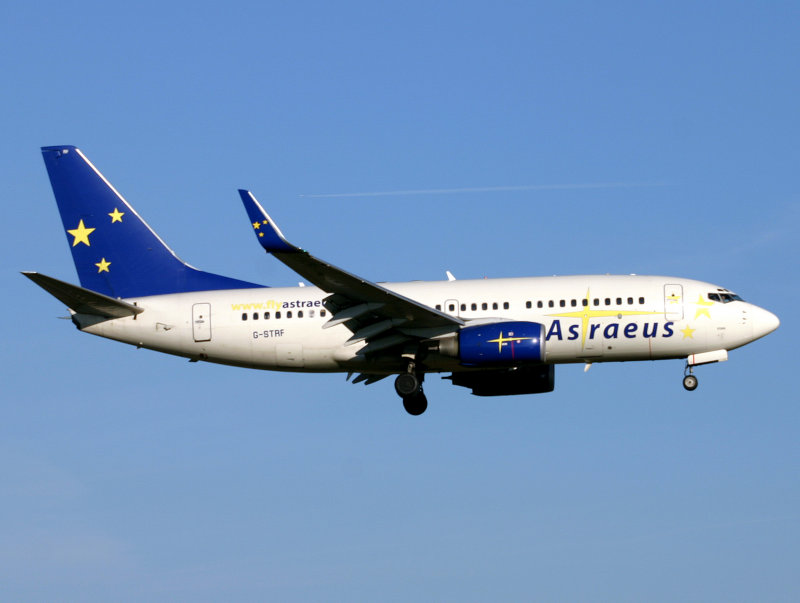 B.737-700 G-STRF