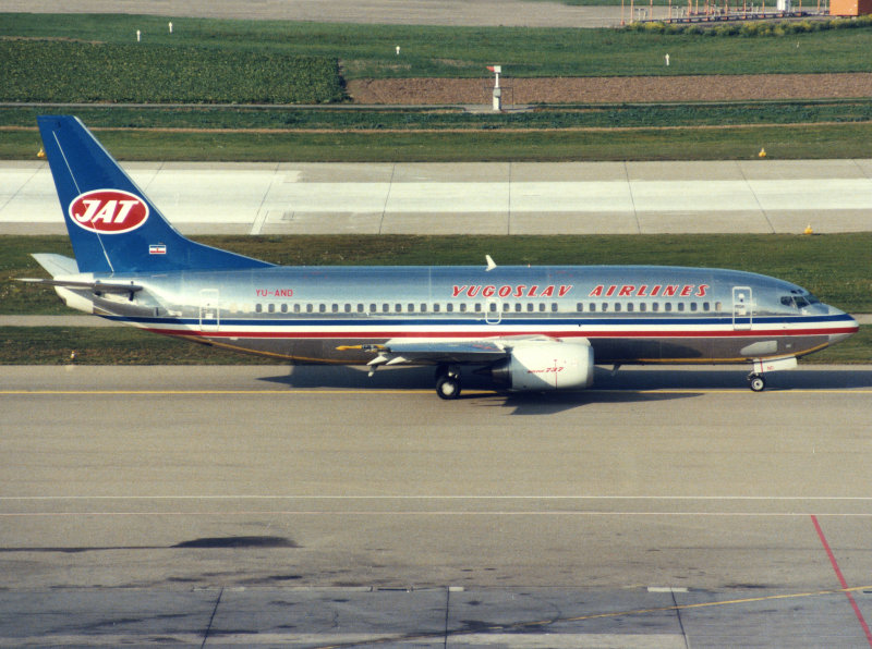 B737-300 YU-AND 