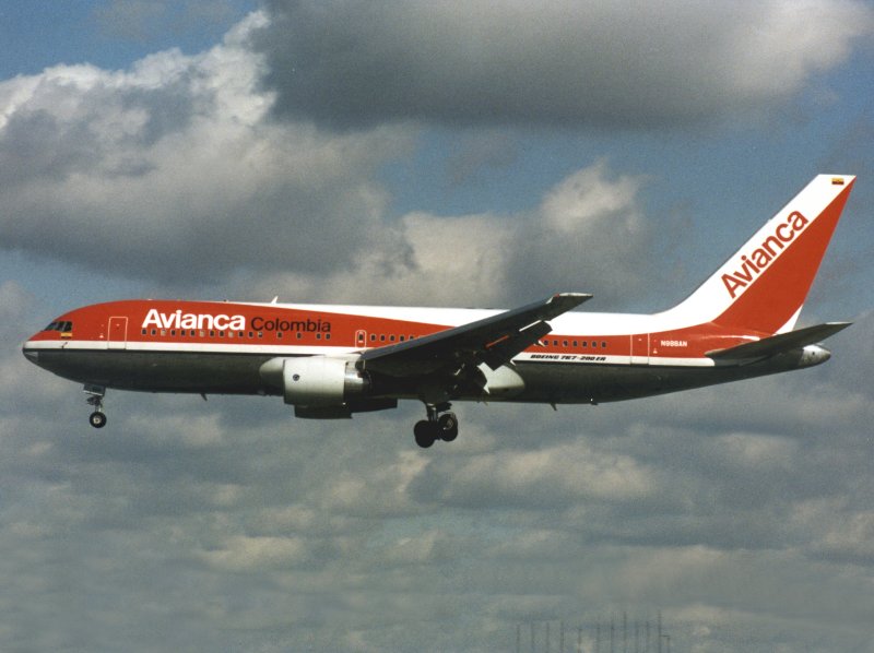 B767-200 N988AN 