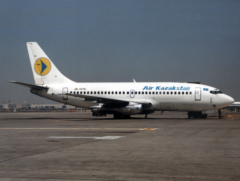 B737-200 UN-83705