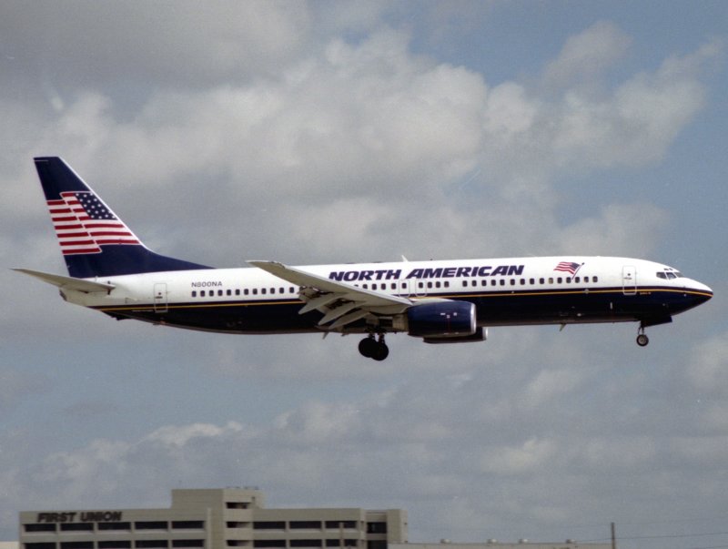 B737-800 N800NA 