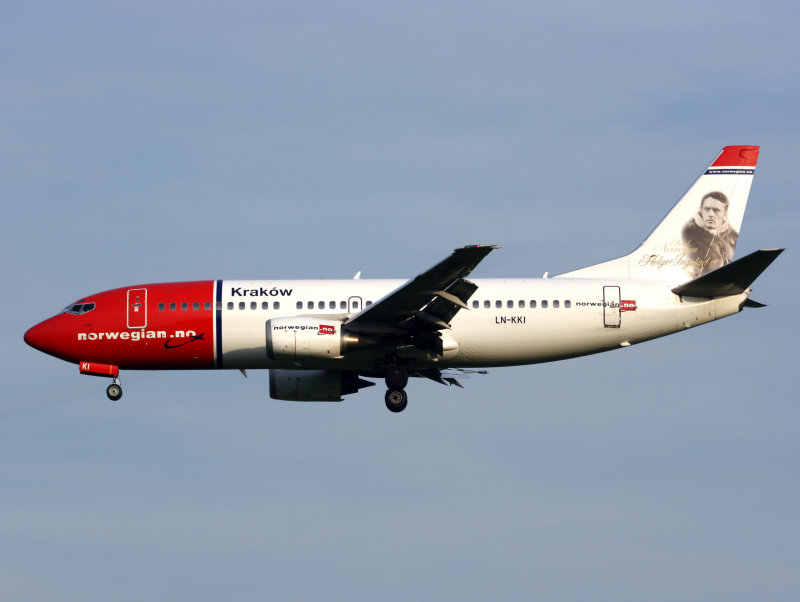 B737-300 LN-KKI