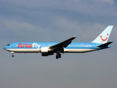 B767-300  PH-AHQ