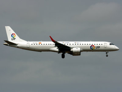 Embraer EMB-195  EC-KRJ  