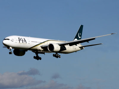 B773