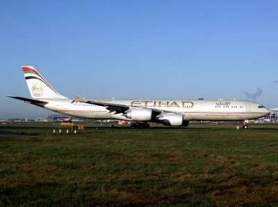 A340-500  A6-EHA