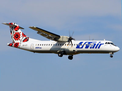 ATR-72  UR-UTI 