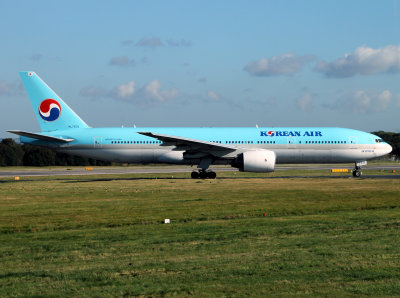 B777-200  HL-7575  