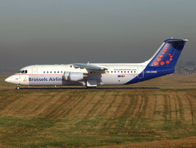 RJ-100 OO-DWB