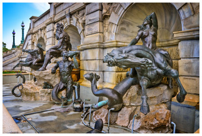 Sculptures in front of library of Congress