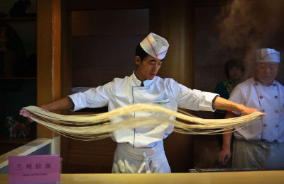 Making stretched noodles