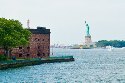 Castle Williams and the Statue of Liberty