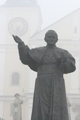 Statue of Pope John Paul II outside the Basilica Matki Bożej (Basilica of the Virgin)