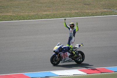 Rossi victory lap