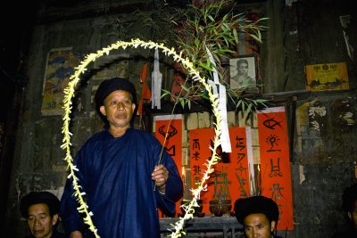 Shui calling up ancestor ceremony