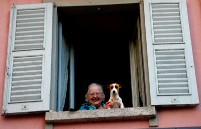 woman with Jack Russel in Bellagio