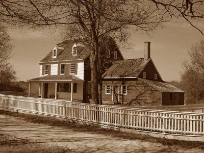 Hewlett House (restored to c. 1840)