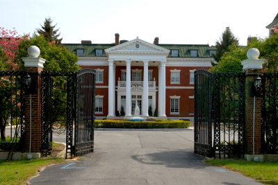 Bourne Mansion, Oakdale