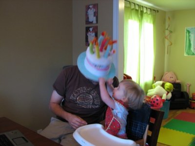 Give me your birthday hat, daddy!!