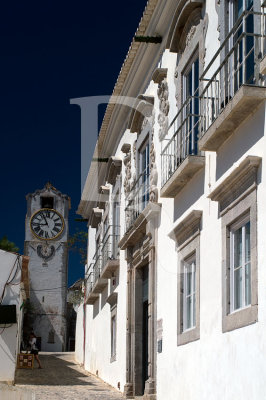 O Palácio da Galeria e a Torre do Relógio da Igreja Paroquial
