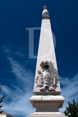 Dois Obeliscos ladeando a EN 10, ao Km 13,895 (IIP)