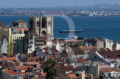 Sé Patriarcal de Lisboa vista de São Pedro de Alcântara