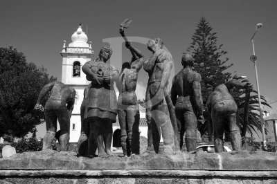 Monumento ao Trabalhador Rural por Anjos Teixeira (1976)