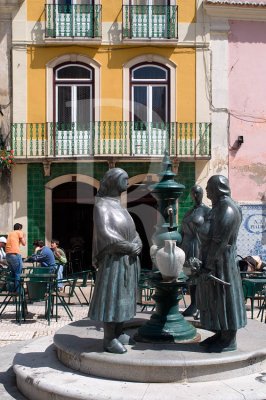 Grupo de Mulheres no Chafariz por scar Guimares