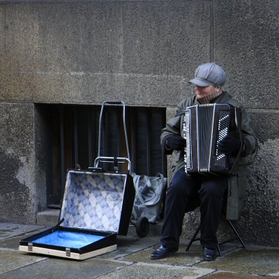 Busker in Dresden.jpg