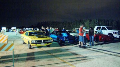 2008 - racers and cars waiting their turn at Countyline Dragway