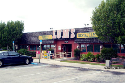 2008 - the exterior of the last Lums restaurant in the southeast, in Davie, Florida