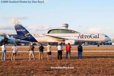 2009 - the annual photographers tour at MIA with Aerogal's B757-236 HC-CHC taxiing in the background at MIA, photo #1516
