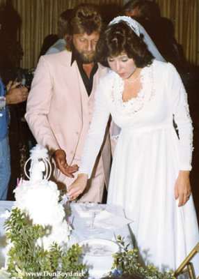 Terry and Susan cutting the cake