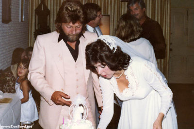 Terry and Susan cutting the cake
