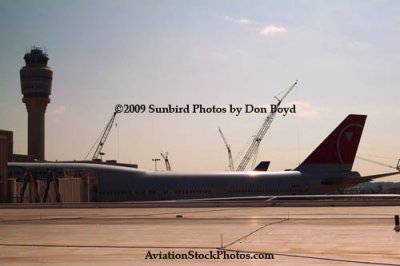 2009 - our winged chariot to Hawaii at Atlanta - Northwest B747-451 N670US