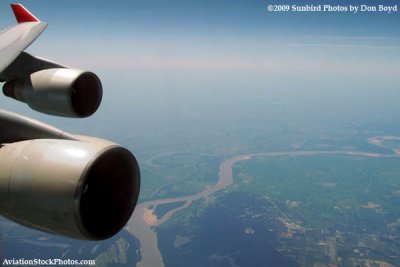 Passing the Mississippi River at 34,000 feet onboard Northwest Airlines B747-451 N670US