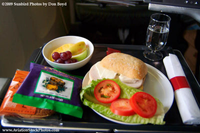 A pre-arrival snack onboard Northwest flight 803 B747-451 N670US