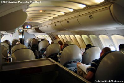 The upper deck first class cabin on Northwest Airlines flight 802 B747-451 N664US nonstop flight from Honolulu to Atlanta