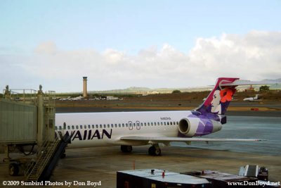 2009 - Hawaiian Airlines B717-22A N483HA at Kahului Airport, Maui