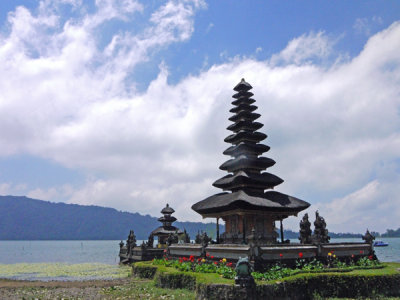 Pura Ulun Danu Temple, Beratan Lake