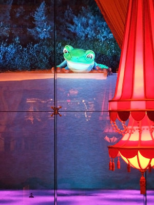 Giant singing frog at the Wynn