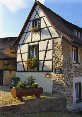 RENOVATED OLD TOWN COTTAGE