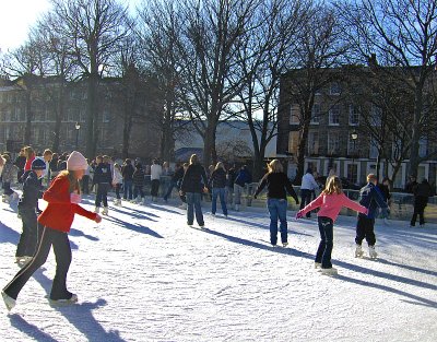A ICE SKATING 516